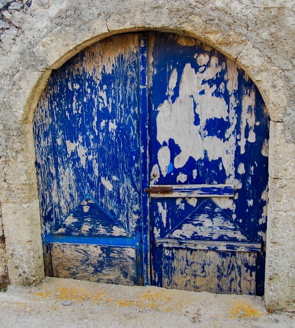 alozianika-blue-door-3