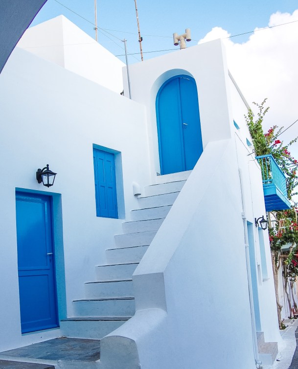 chora-kythera-white-house-blue-doors-f