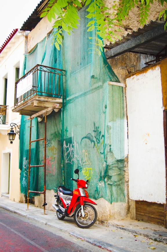 plaka-oddball-red-motorcycle