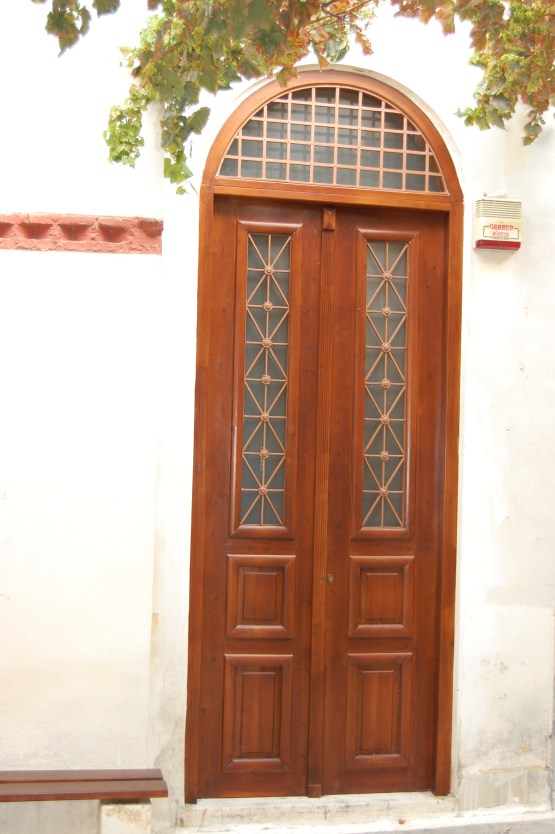 plaka-stained-door-1