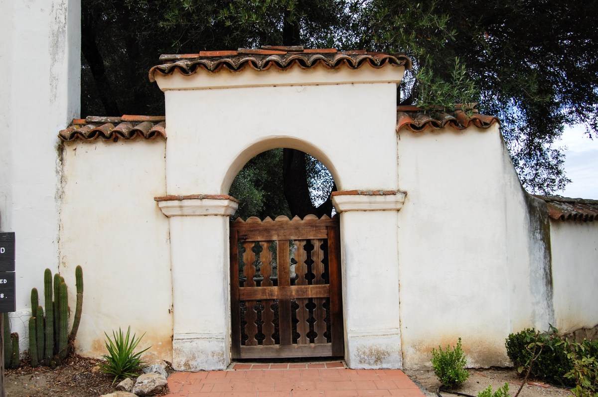 san-juan-bautista-gate-to-cemetary