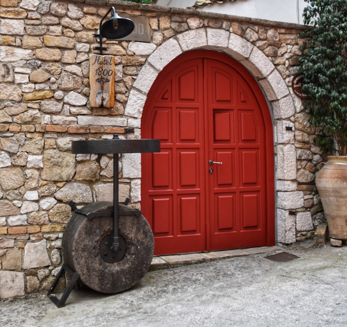 Hotel 1800 Red Door